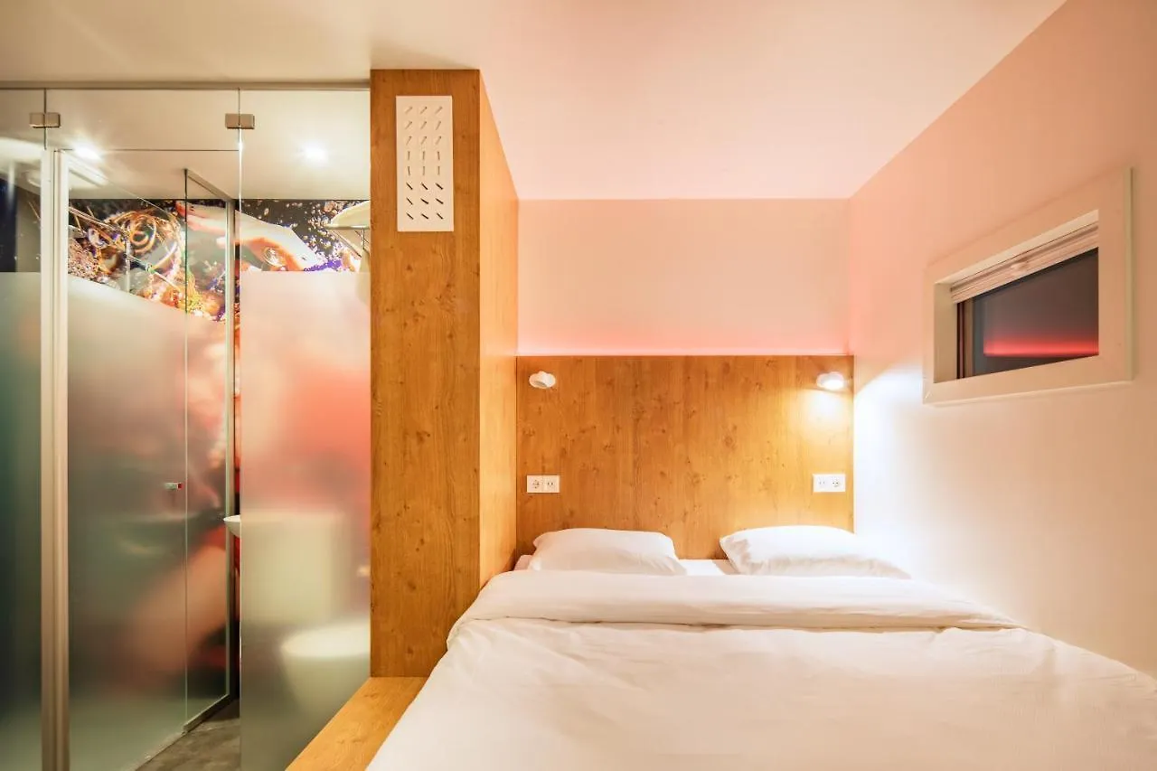 Bunk Hotel アムステルダム 3*,  オランダ