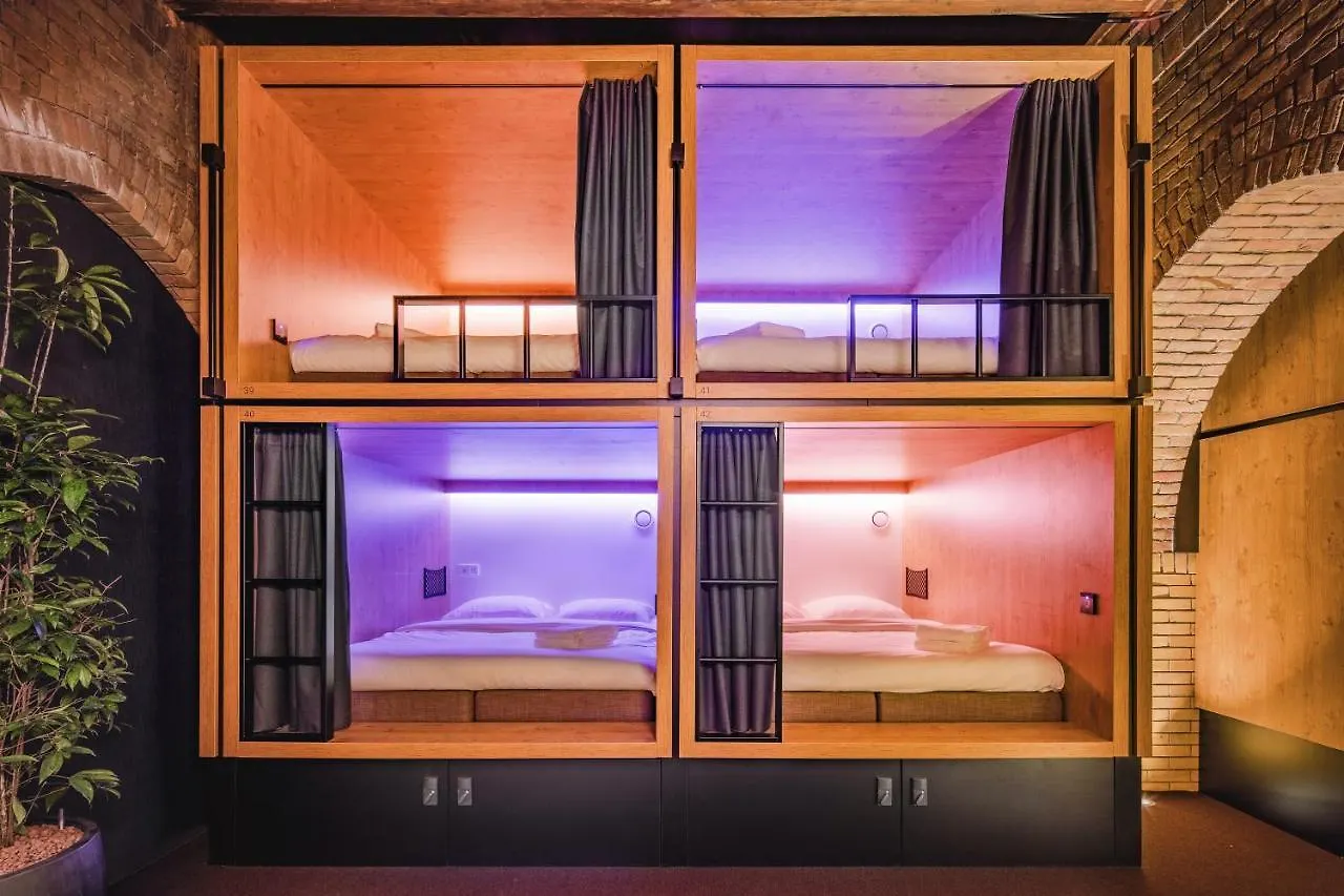 Bunk Hotel アムステルダム 3*,